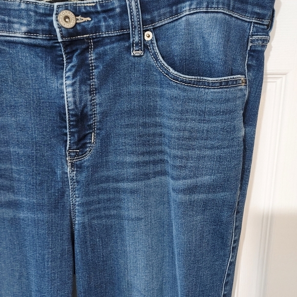 Torrid Medium Wash Sky High Skinny Super Soft High-Rise Jean in Size 18 R - Picture 3 of 11